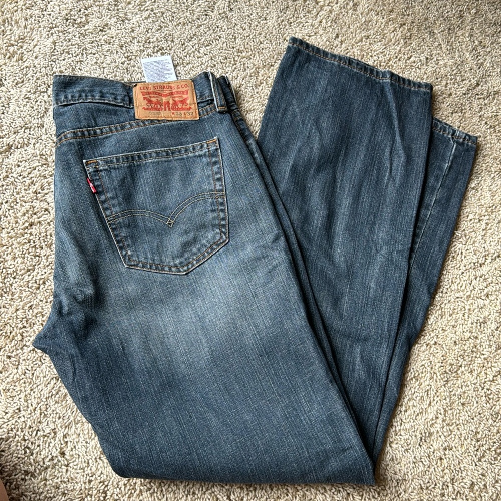 Levi Strauss and Company style 559 W33 L32